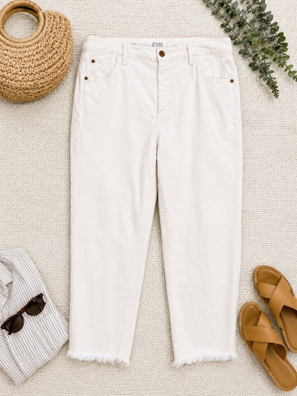 Evri Women’s Size 18W White Cropped Jeans Frayed Hem Wide Leg